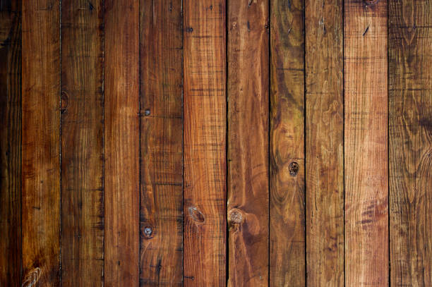 textura de madera oscura. textura marrón madera. paneles antiguos de fondo. mesa de madera retro. fondo rústico. superficie de colores vintage. vertical - tablilla revestimiento de pared fotos fotografías e imágenes de stock