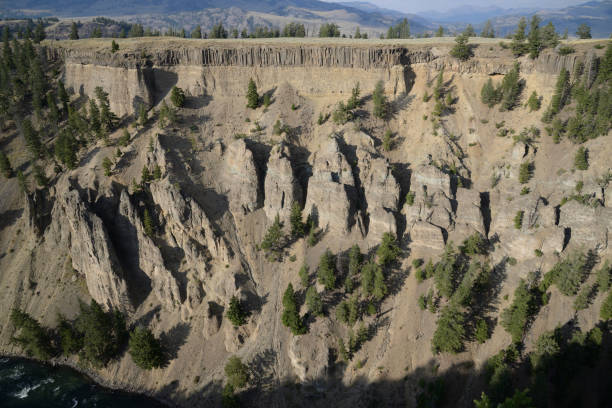 grand canyon de la rivière yellowstone dans le stationnement national de yellowstone, wyoming, etats-unis - eroded water grand canyon of yellowstone river river photos et images de collection