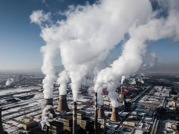 aerial view of coal fired power station in winter - environmental damage power station factory smoke stack imagens e fotografias de stock