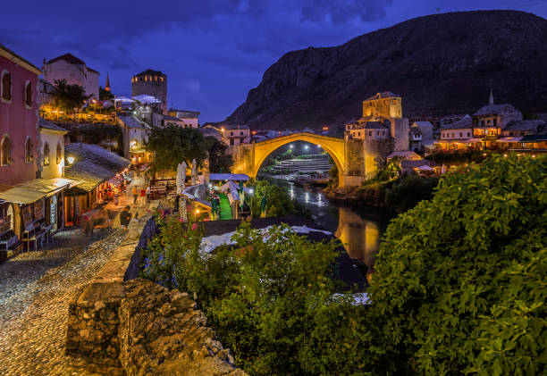 vieux pont à mostar - bosnie-herzégovine - mostar photos et images de collection