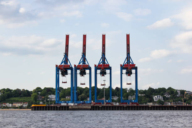 harbor cargo freight container shipping cranes in hamburg harbor for global logistics terminal burchardkai loading freighters for international shipments and deliveries - hamburg germany harbor cargo container commercial dock imagens e fotografias de stock