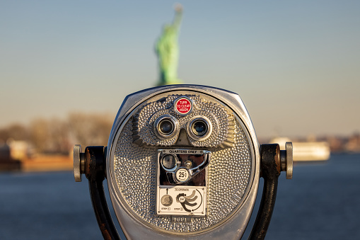 Viewfinder pointed at the defocused Statue of Liberty in the background