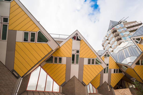 ピット・ブロムとロッテルダムの鉛筆の建物によって設計された立方体の家 - blom ストックフォトと画像