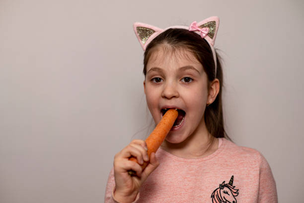 istock Girls with food 1303658705