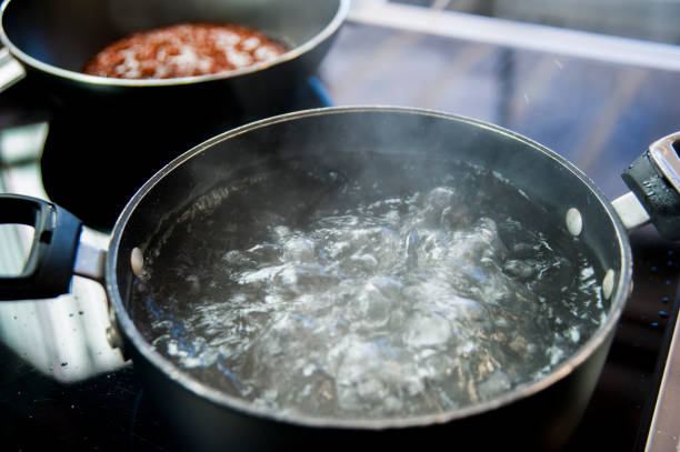 istock Cooking spaghetti in a pot with boiling water 1303675262
