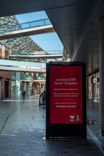 Liverpool One Covid-19 update public information on Electronic advertising board Liverpool One Covid-19 update information on Electronic advertising board within the covered area of the shopping centre retail digital signage stock pictures, royalty-free photos & images