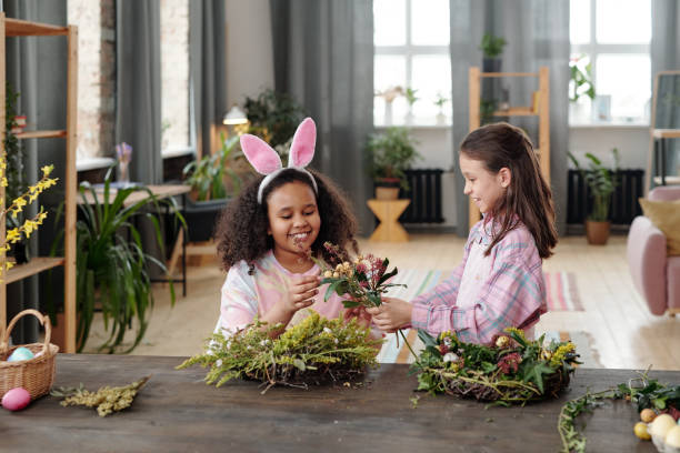 istock Children making wreath at home 1303704349