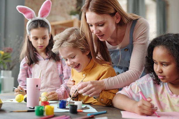 istock Children painting pictures 1303704610