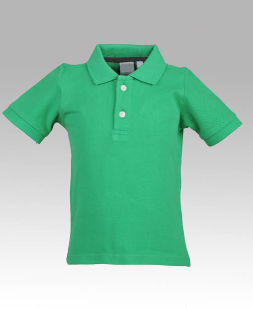 зеленый хлопок футболка студии стрелять на белом фоне, - polo shirt multi colored clothing variation стоковые фото и изобр�ажения