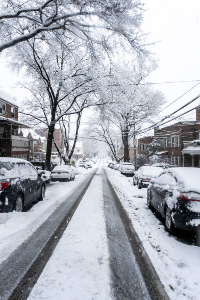istock Snow in the city 1303739733