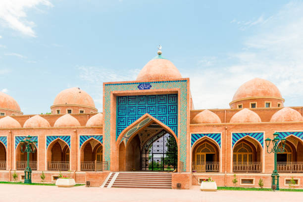 mausoleo de imamzadeh en ganja, la segunda ciudad más grande de azerbaiyán - azerbaiyán fotografías e imágenes de stock