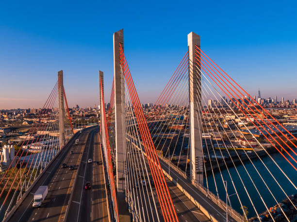 Aerial view of Kosciuszko Bridge surrounding with the industrial district of Williamsburg, with the remote view of Manhattan in the backdrop, in the early sunny morning. Aerial view of Kosciuszko Bridge surrounding with the industrial district of Williamsburg, with the remote view of Manhattan in the backdrop. BQE stock pictures, royalty-free photos & images