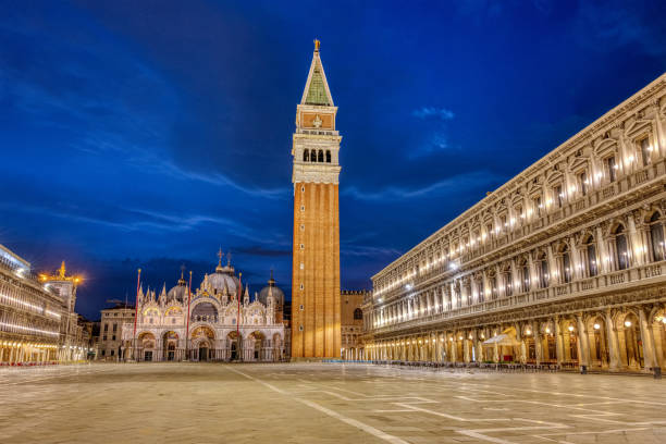 słynny piazza san marco w wenecji w nocy - venice italy famous place dusk no people zdjęcia i obrazy z banku zdjęć