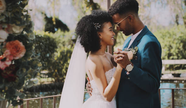 notre première danse - married photos et images de collection