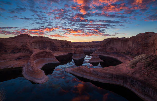 istock Reflection Canyon Sunrise in Utah 1303836705