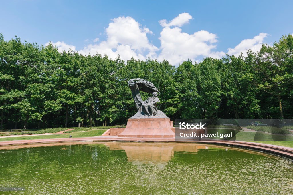 Tượng đài Frederic Chopin trong Công viên Royal Baths Warsaw Ba Lan - Trả phí Bản quyền Một lần Łazienki Park Bức ảnh sẵn có Tượng đài Frederic Chopin trong Công viên Royal Baths Warsaw Ba Lan - Trả phí Bản quyền Một lần Łazienki Park Bức ảnh sẵn có