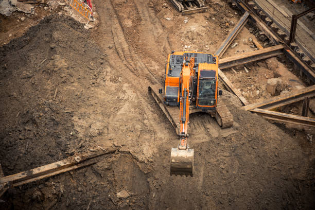 istock Construction site and heavy grabbing machinery 1303898755