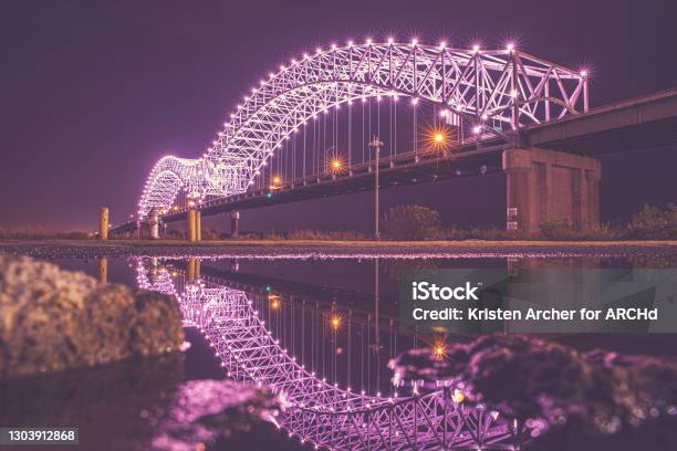 Memphis Tennessee Bridge Reflection Stock Photo - Download Image Now - Memphis - Tennessee, Bridge - Built Structure, Urban Skyline