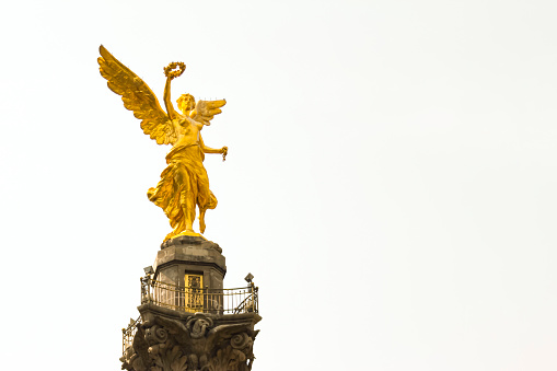 The Angel of Independence in spanish: El Ángel de la Independencia. is a victory column on a roundabout on the major thoroughfare in downtown Mexico City.
