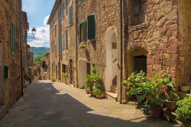 Street in Monticiano, Tuscany A quiet residential street in the historic centre of the medieval town of Monticiano in Siena Province, Tuscany, Italy crete senesi stock pictures, royalty-free photos & images