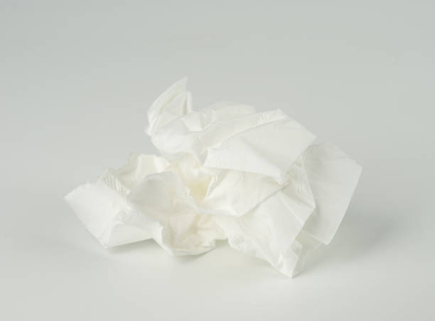 zerknittertes toilettenpapier - tissue crumpled toilet paper paper stock-fotos und bilder