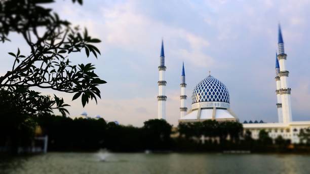 istock Sultan Salahuddin Abdul Aziz Shah Mosque aka Blue Mosque 1304030336