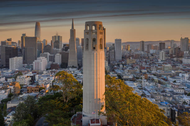 コイトタワーと金融街の航空写真 - san francisco bay aerial view san francisco county san francisco bay area ストックフォトと画像