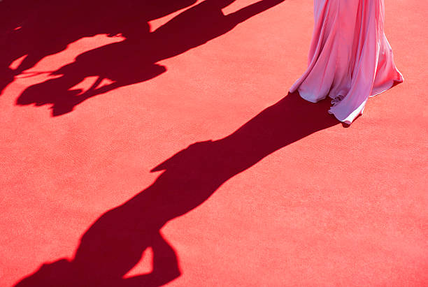 Celebrity standing on red carpet  red carpet event photos stock pictures, royalty-free photos & images