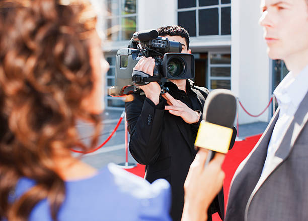 cameraman fita celebridades no tapete vermelho - entrevista evento - fotografias e filmes do acervo