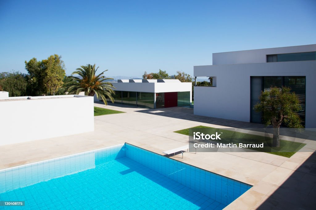 Piscina exterior casa Moderna - Royalty-free Moderno Foto de stock