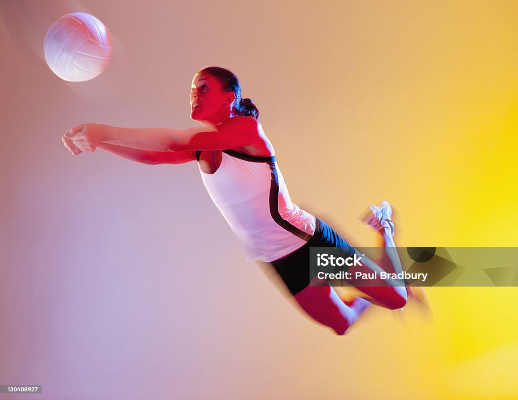 Vue floue de l'athlète de saut - Photo de Volley-ball libre de droits