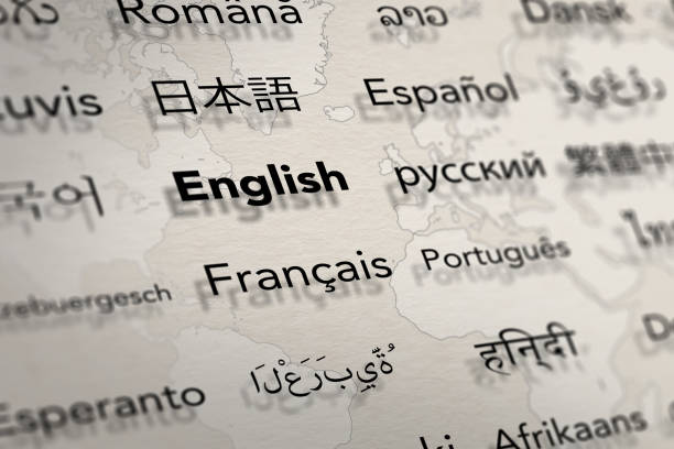 diverse lingue importanti su carta con sfondo mappa del mondo. - multilingual foto e immagini stock