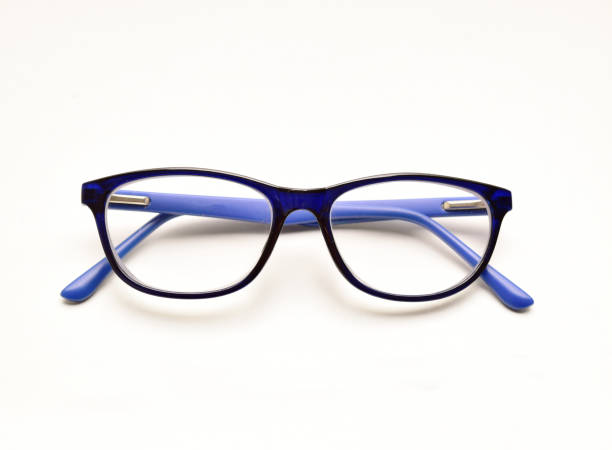 클리핑 경로가 있는 흰색 배경에 분리된 안경 - 안경 뉴스 사진 이미지