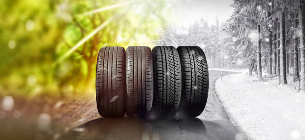 remplacez les pneus d’hiver par des pneus d’été - c’est l’heure des pneus d’été - alter ego photos et images de collection