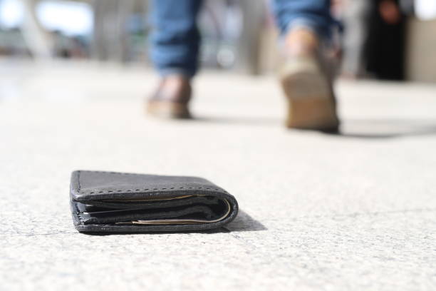 istock The purse fell on the sidewalk. 1304198889