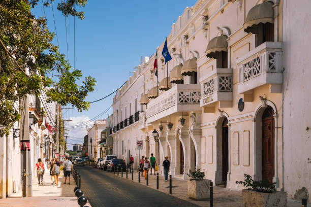 calles de santo domingo en el distrito colonial histórico república dominicana - república dominicana fotografías e imágenes de stock