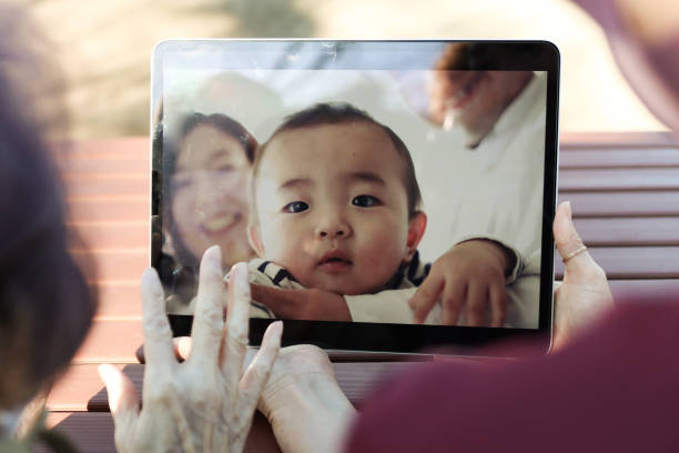 istock Online family communication at hospital 1304237349