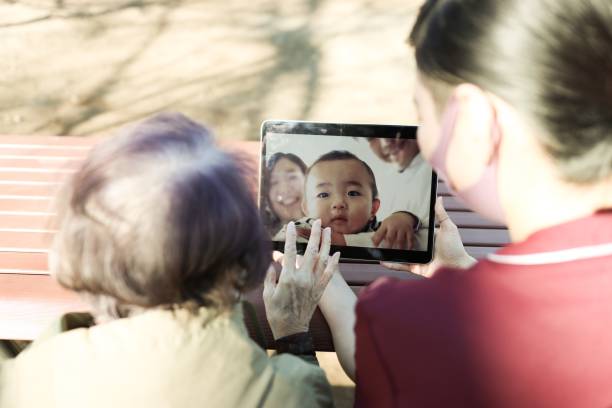 istock Online family communication at hospital 1304237358