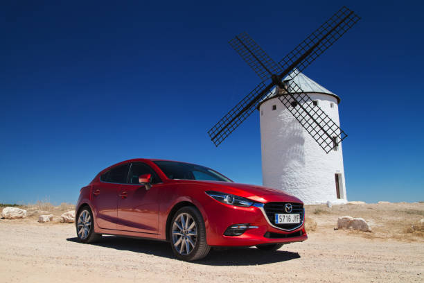 mazda 3 w criptana field - hatchback zdjęcia i obrazy z banku zdjęć