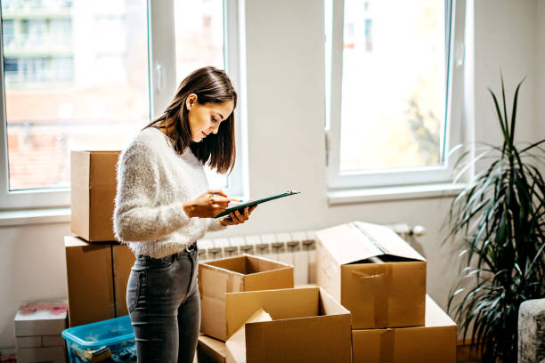 Moving Colledge students moving in flat relocation stock pictures, royalty-free photos & images