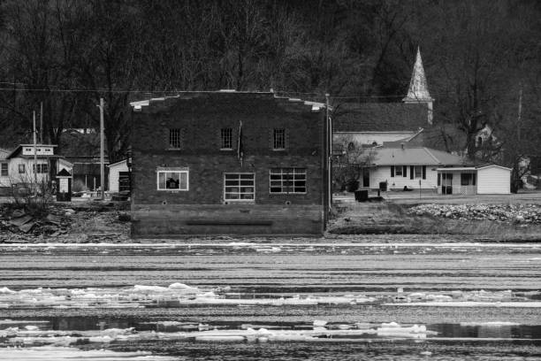 istock Spencer Waldron Building in Hamburg, Illinois 1304308738