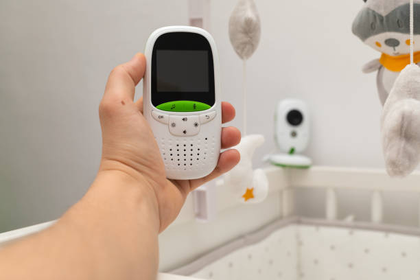 modern baby phone - newborn animal audio imagens e fotografias de stock