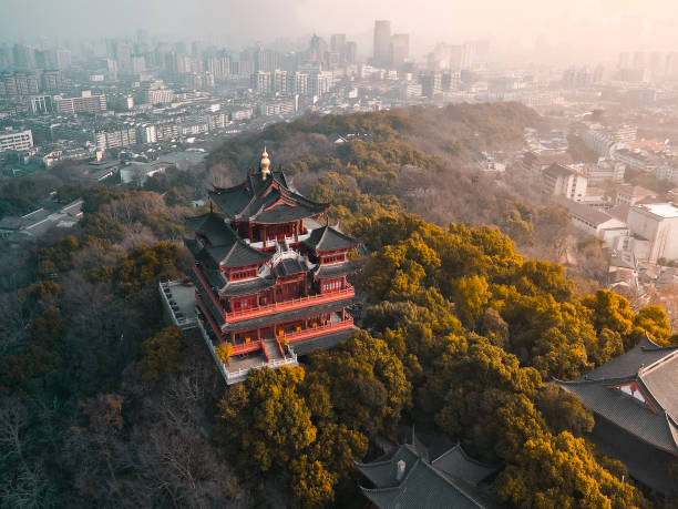 vista aérea do pavilhão de deus da cidade em hangzhou - jus - fotografias e filmes do acervo