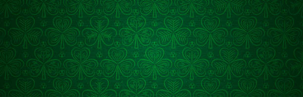 grüner patricks day grußbanner mit grünen kleeblättern. patrick es day urlaub design. horizontaler hintergrund, kopfzeilen, poster, karten, website. vektor-illustration - märz stock-grafiken, -clipart, -cartoons und -symbole