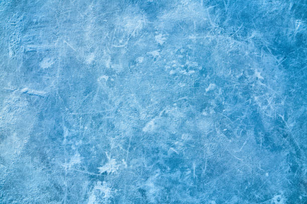 fondo azul hielo con pistas de patinaje sobre hielo. - ice texture fotografías e imágenes de stock