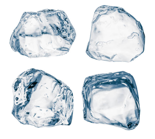 純粋な青の天然砕いた氷のピースのセット。白で隔離されたアイスキューブ。含まれるキューブごとのクリッピング パス。 - 氷 ストックフォトと画像