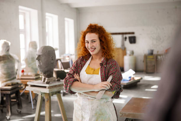 young redhead woman in workshop - sculpture clay human face human head imagens e fotografias de stock