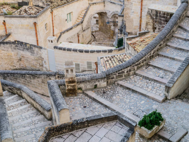 architectures étonnantes dans l’ancienne ville de matera, basilicate, sud de l’italie - matera photos et images de collection