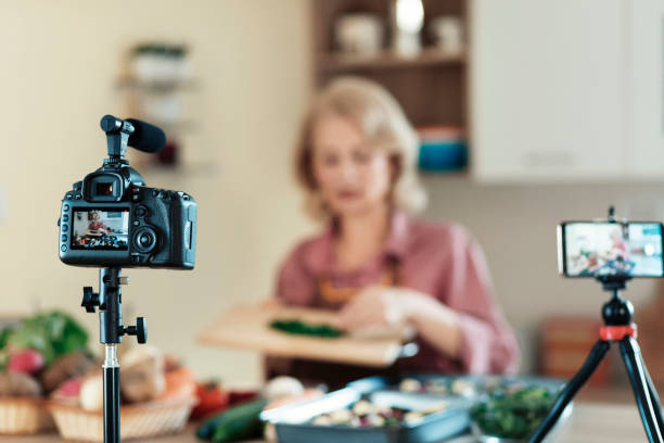 istock Senior Blogger Live Cooking at Kitchen 1304386218
