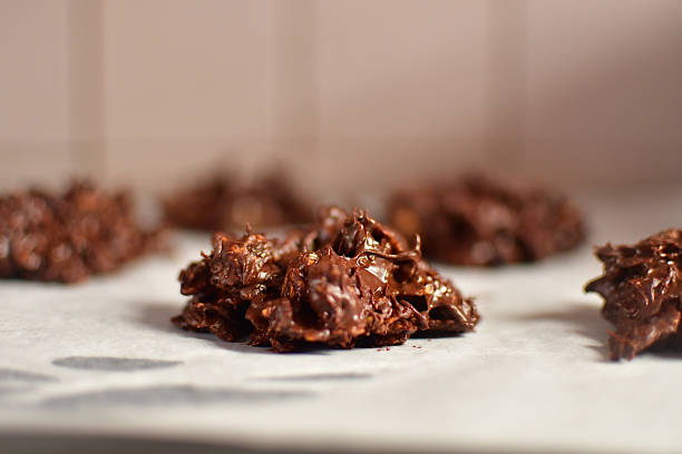 rosa de las arenas, pastel de cereales. - corn flakes fotografías e imágenes de stock